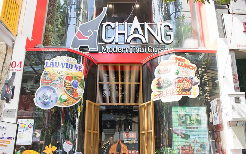 Mặt tiền nhà hàng Chang giữa không gian xanh